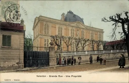 Ak Valenton Val de Marne,  Grande Rue, eine Eigenschaft,  Architektur, Menschen auf der Straße