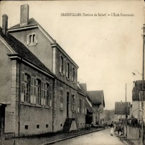 Ak Grandvillars Territoire de Belfort, Gemeindeschule, Straßenpartie