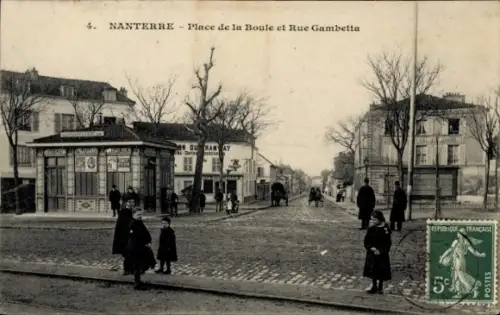 Ak Nanterre Hauts de Seine, Platz mit Straßenansicht, Menschen auf der Straße, Poststempel, franz