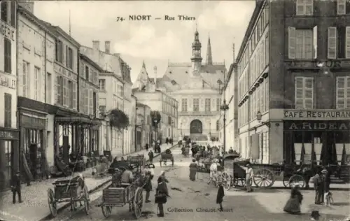 Ak Niort Deux Sèvres, Straße Rue Thiers, Menschen, Kutschen, Geschäfte, Café Restaurant A. Rideau