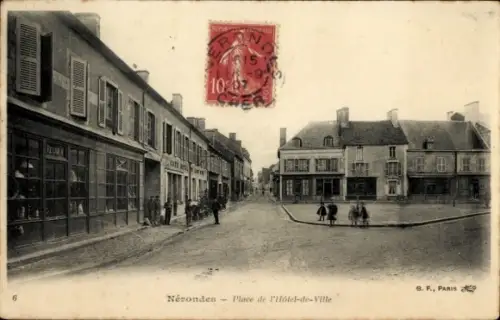 Ak Nérondes Cher, Platz de l'Hôtel-de-Ville, Poststempel, französische 