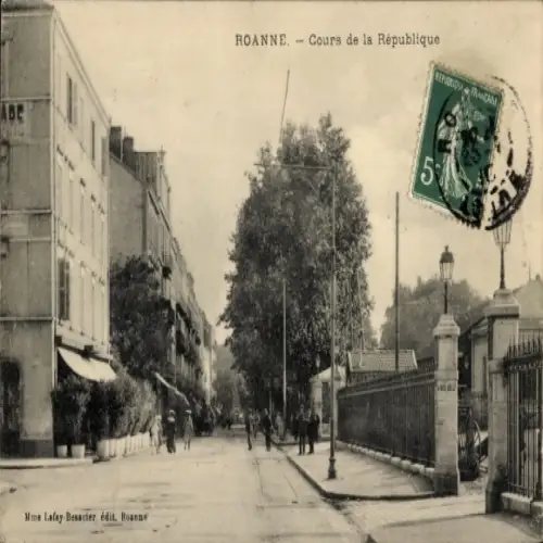 Ak Roanne Loire, Straße mit Bäumen, Menschen, Poststempel, französische Briefmarke
