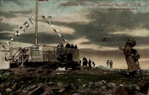 Ak Isle of Man, Aussichtspunkt, Snaefell, Menschen, Flaggen, Wolken, Berglandschaft