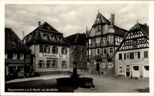 Ak Heppenheim an der Bergstraße, Marktplatz mit Apotheke, Brunnen,  Gebäude, Wolken