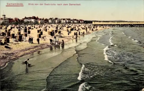 Ak Świnoujście Swinemünde Pommern, Strand, Seebrücke, Damenbad, Strandkörbe, Personen am Wasser