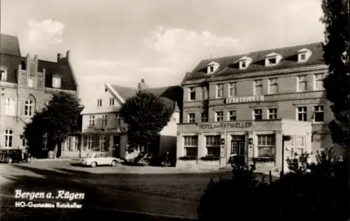 Ak Bergen auf der Insel Rügen, Hotel Ratskeller, HO-Gaststätte, Stadtansicht,  Gebäude