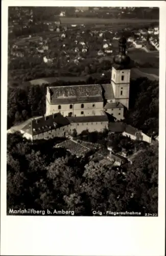 Ak Amberg in der Oberpfalz Bayern, Fliegeraufnahme von Mariahilfberg, Kirche, Bäume, Landschaft