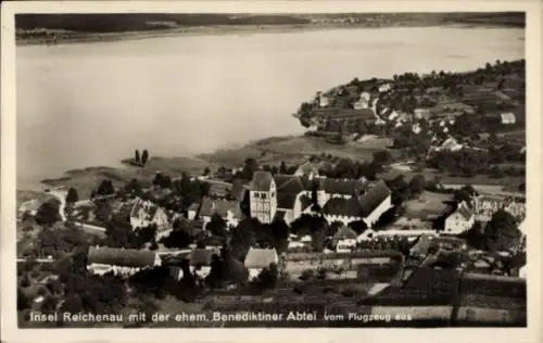 Ak Insel Reichenau Bodensee,  ehem. Benediktiner Abtei, vom Flugzeug aus