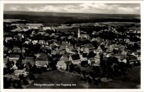 Ak Pfalzgrafenweiler im Schwarzwald Württemberg, Luftaufnahme von  Schwarz-Weiß-Fotografie