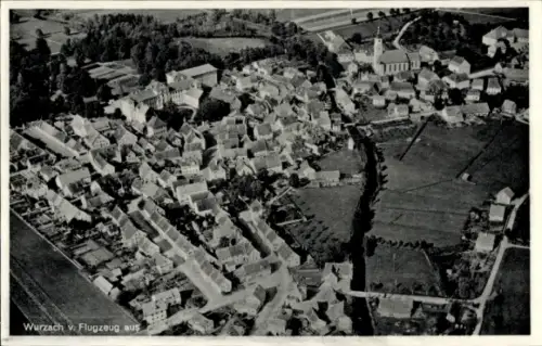 Ak Bad Wurzach in Oberschwaben, Luftaufnahme von  r Ortskern, Landschaft