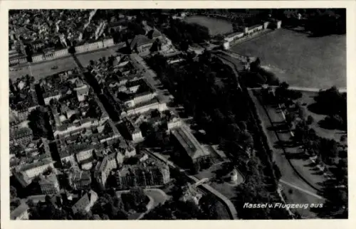 Ak Kassel in Hessen, Luftaufnahme von   Architektur, Parkanlagen, Wasseransicht