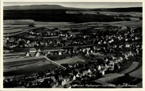 Ak Hochspeyer im Pfälzerwald, Luftkurort Hochspeyer/Saarpfalz, Luftaufnahme, viele Häuser