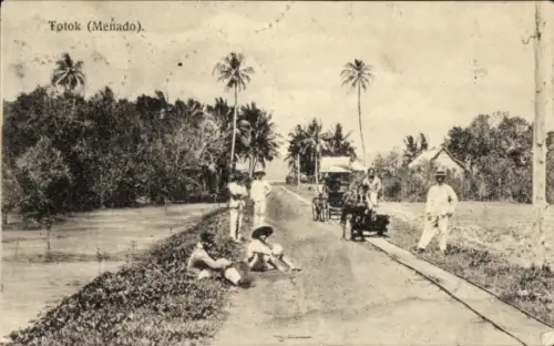 Ak Manado Menado Indonesien, Totok, Straße, Menschen, Palmen