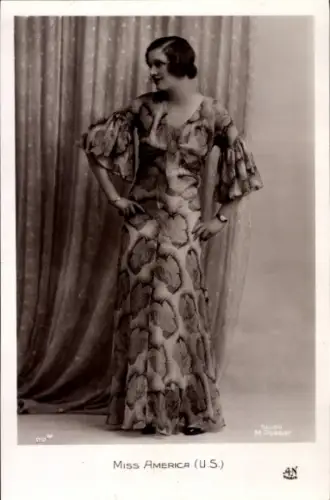 Foto Ak Miss Amerika, Portrait im Kleid