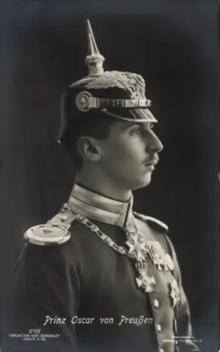 Ak Oskar Prinz von Preußen, Portrait in Uniform, Pickelhaube, Orden