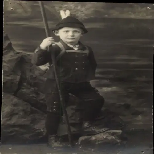 Foto Ak Junge in Tracht, Porträt