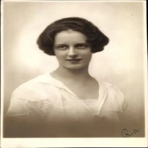 Foto Ak Frau-Porträt, Frisur