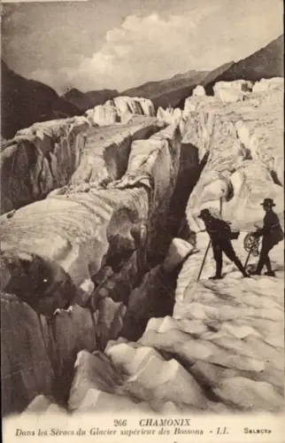 CPA Chamonix, Dans Seracs du Glacier superieur des Bossons