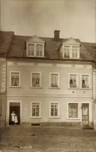 Foto Ak Elstra in der Oberlausitz Sachsen, Wohnhaus, Hausbewohner
