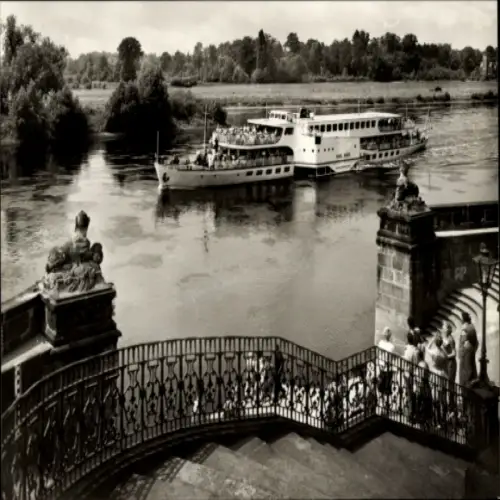Ak Weiße Flotte Dresden, Luxusfahrgastschiff Karl Marx vor Schloss Pillnitz