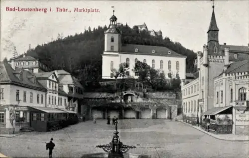 Ak Leutenberg in Thüringen, Partie am Marktplatz, Kirche 