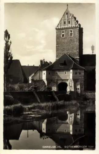 Ak Dinkelsbühl in Mittelfranken, Rothenburger Tor, Wasserreflexion, Fotografiewerk, Historisches 