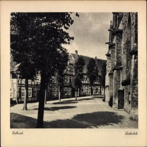Ak Delbrück in Ostwestfalen, Historische Gebäude, Kirchplatz, Bäume, schwarz-weiß, Delbrück