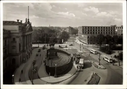 Ak Hamburg Altona, Rathaus, Denkmal Kaiser Wilhelm I., Haus der Jugend, Busse