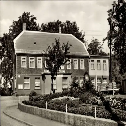 Ak Waltershausen in Thüringen, Gasthaus Zur Tanne, Blumenbeete, Gebäude, Strasse