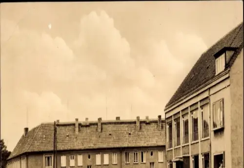 Ak Braunsbedra im Saalekreis, Konsumhaus, Wolken, gezeichnete Gebäude, Deutsche Demokratische Rep