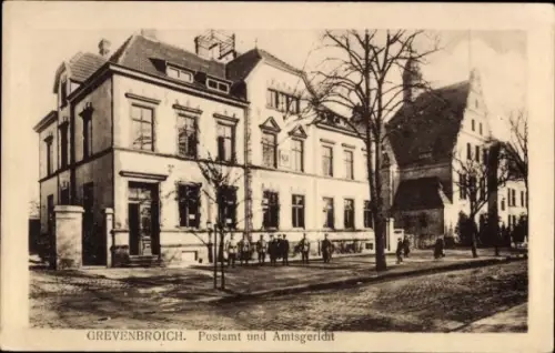 Ak Grevenbroich in Westfalen, Postamt und Amtsgericht, s Gebäude, Bäume, Straßenszene