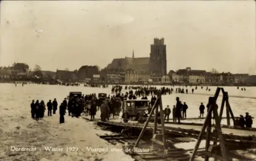 Ak Dordrecht Zuid-Holland Nederland, Winter 1929, Voetpad over de Rivier