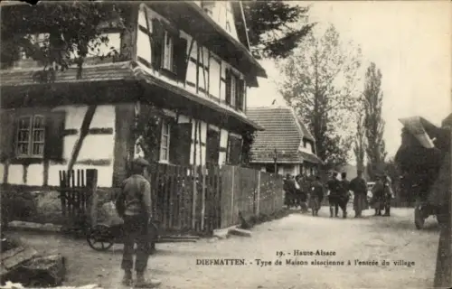 Ak Diefmatten Elsass Haut Rhin, Type de Maison alsacienne à l'entrée du village, Fachwerkhaus