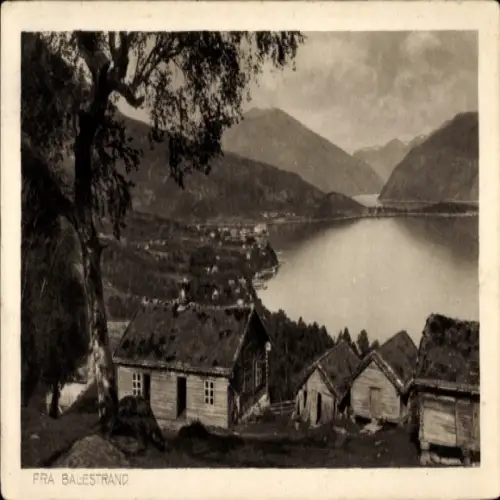 Ak Balestrand Sogndal Norwegen, Landschaftsansicht mit See, Bergen, Hütten