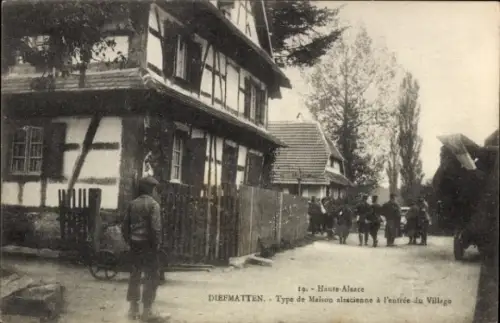 Ak Diefmatten Elsass Haut Rhin, Dorfansicht, Fachwerkhäuser, Kindergruppe, Straße