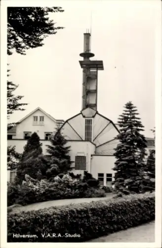 Ak Hilversum Nordholland Niederlande, V.A.R.A.-Studio, Gebäude, Antenne, Bäume, Hilversum