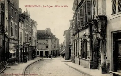 Ak Neufchâteau Lothringen Vosges, Rue St. Jean, Hotel de Ville