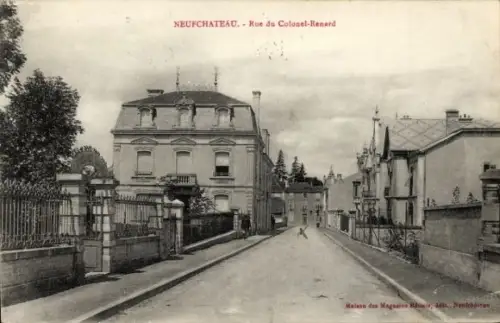 Ak Neufchâteau Lothringen Vosges,  Rue du Colonel-Renard, Maison des Magasins Rd, Adit., Sanfebia