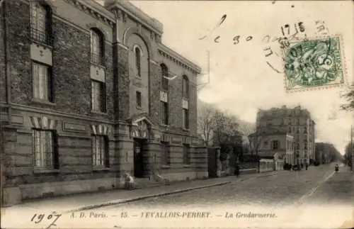 Ak Levallois Perret Hauts de Seine, La Gendarmerie