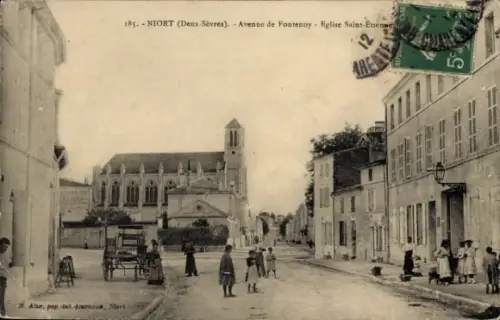 Ak Niort Deux Sèvres, Avenue de Fontenoy, Eglise Saint-Etienne, Kinder auf der Straße, 