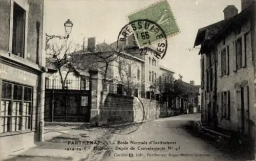 Ak Parthenay Deux Sèvres, Straße in  Ecole Normale d'Instituteurs,  