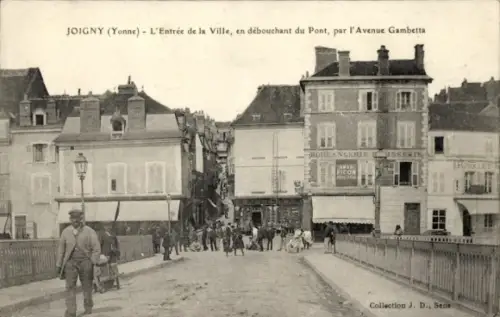 Ak Joigny sur Meuse Yonne, L'entree de la Ville, Avenue Gambetta, Boulangerie