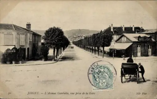 Ak Joigny Yonne, Avenue Gambetta, Hotel Cafe, Masson, Pferdekutsche, Bäume