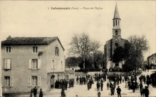 Ak Labessonié Tarn, Place de l'Eglise, Kirche, Café