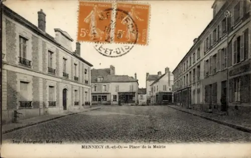 Ak Mennecy Essonne, Schwarze und weiße Fotografie, Platz de la Mairie, französische Postmarken