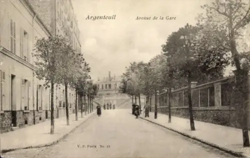 Ak Argenteuil Val d'Oise,  Avenue de la Gare, Bäume, Straße, Menschen