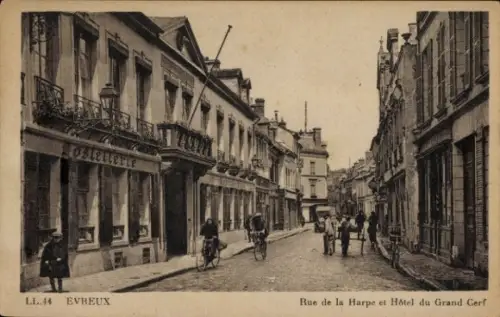 Ak Évreux Eure, Straße Rue de la Harpe, Hotel du Grand Cerf, Fahrräder, Menschen