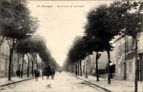 Ak Bourges Cher, Boulevard de l'Arsenal, Bäume, Pferdewagen, Fußgänger