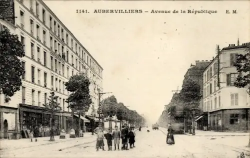 Ak Aubervilliers Seine Saint Denis, Avenue de la République, Straßenansicht, Menschen auf der Str