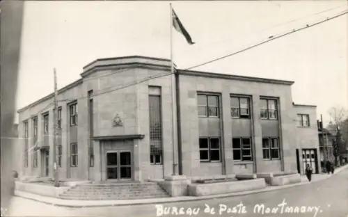Ak Montmagny Val d’Oise, Postgebäude, Flagge, Schriftzug "BUREAU DE POSTE MONTMAGNY"